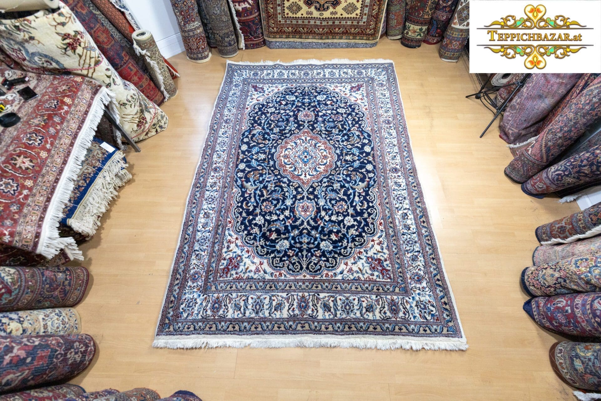 Persian Rug Nain 288x194cm Hand-knotted