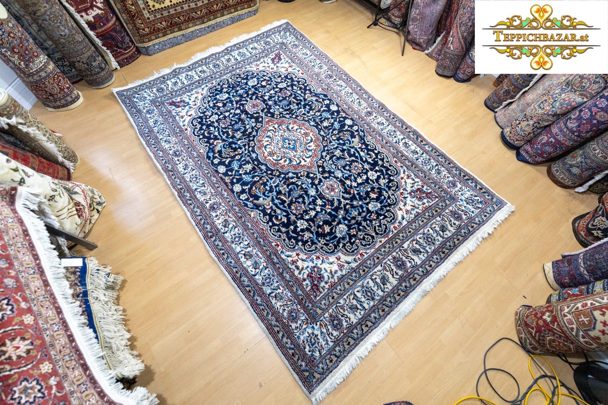 Persian Rug Nain 288x194cm Hand-knotted