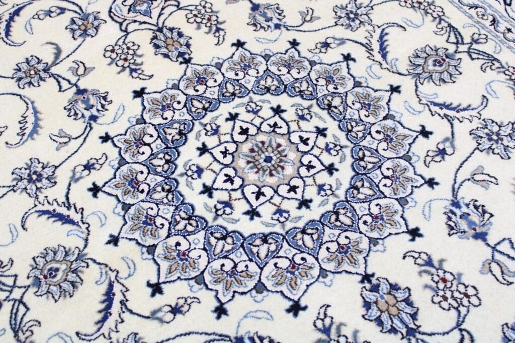 Persian Rug Nain 297 x 198 cm Wool Hand-knotted