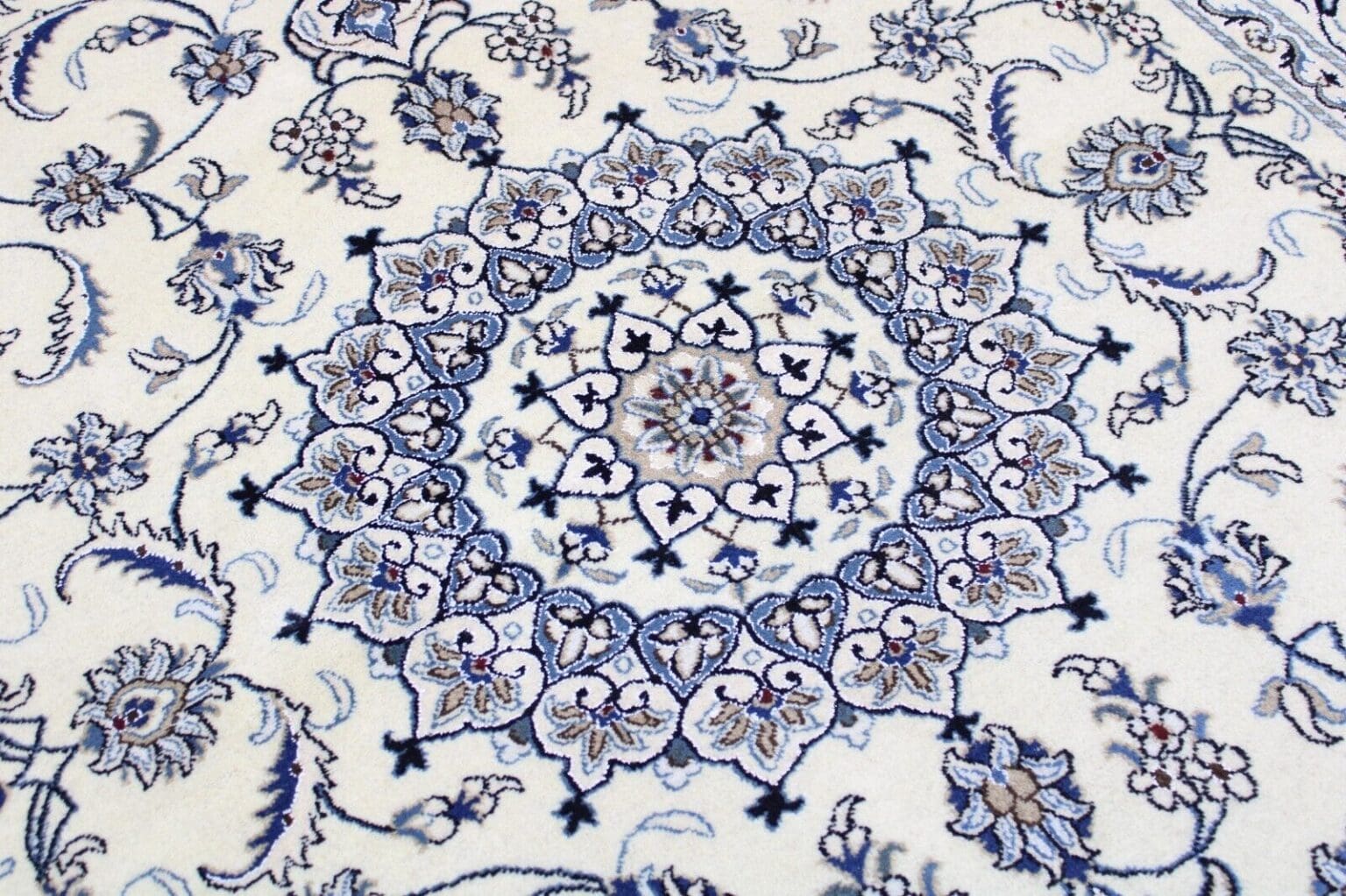 Persian Rug Nain 297 x 198 cm Wool Hand-knotted