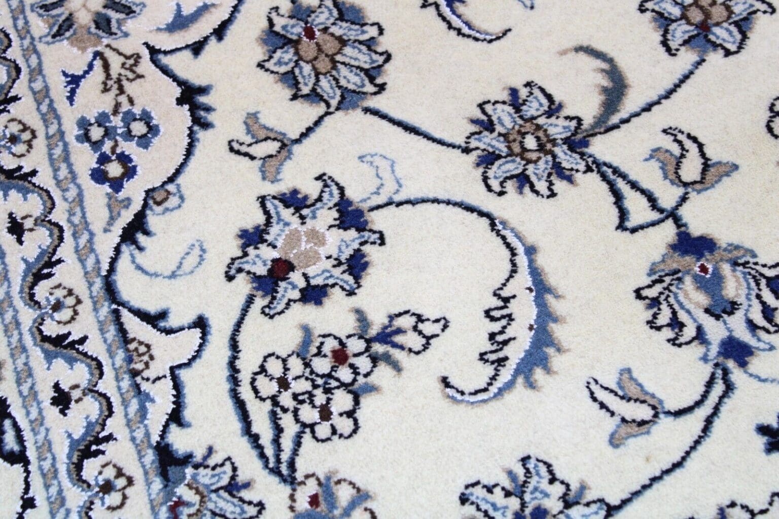 Persian Rug Nain 297 x 198 cm Wool Hand-knotted