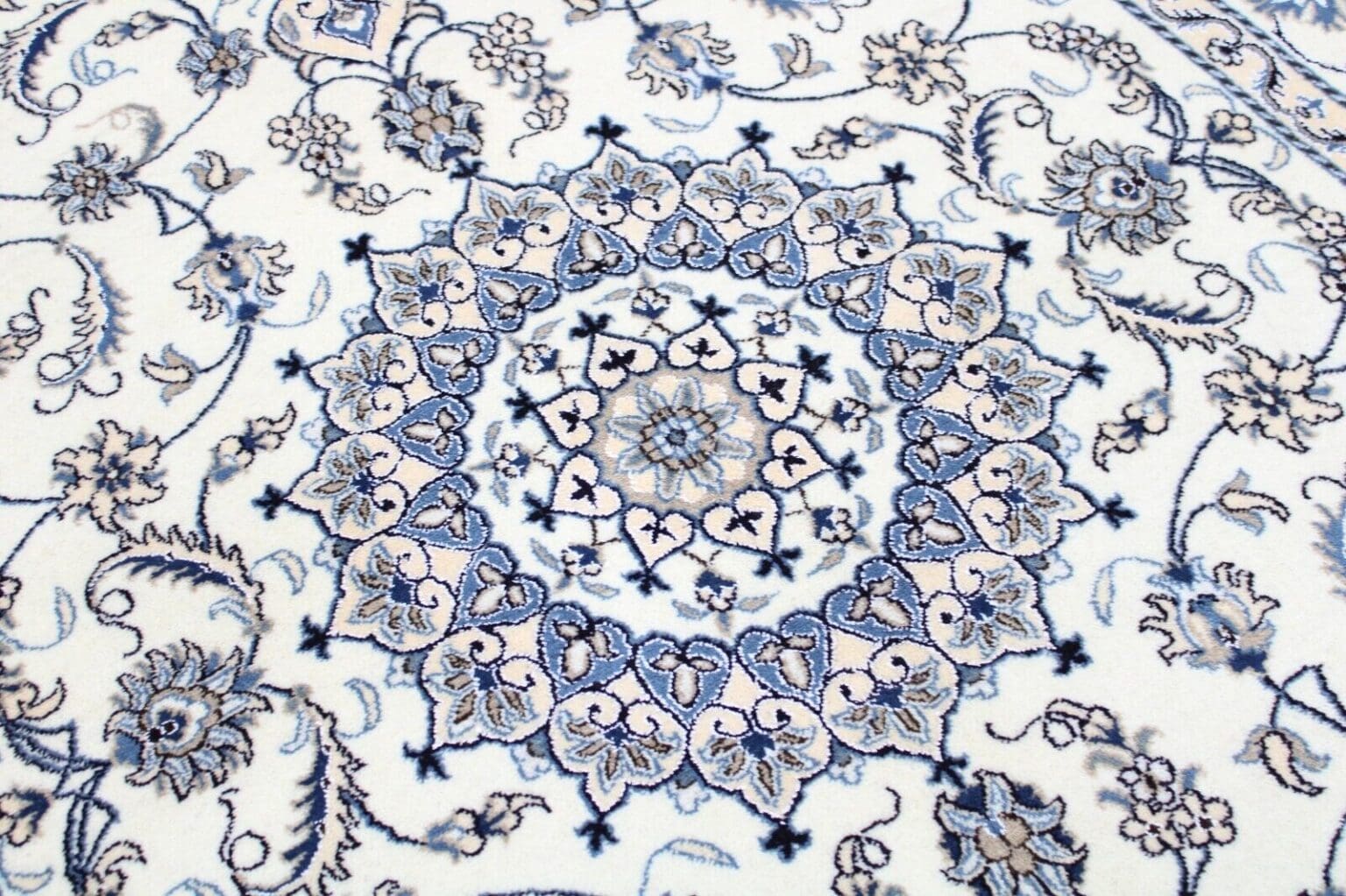 Persian Rug Nain 299 x 195 cm Wool Hand-knotted