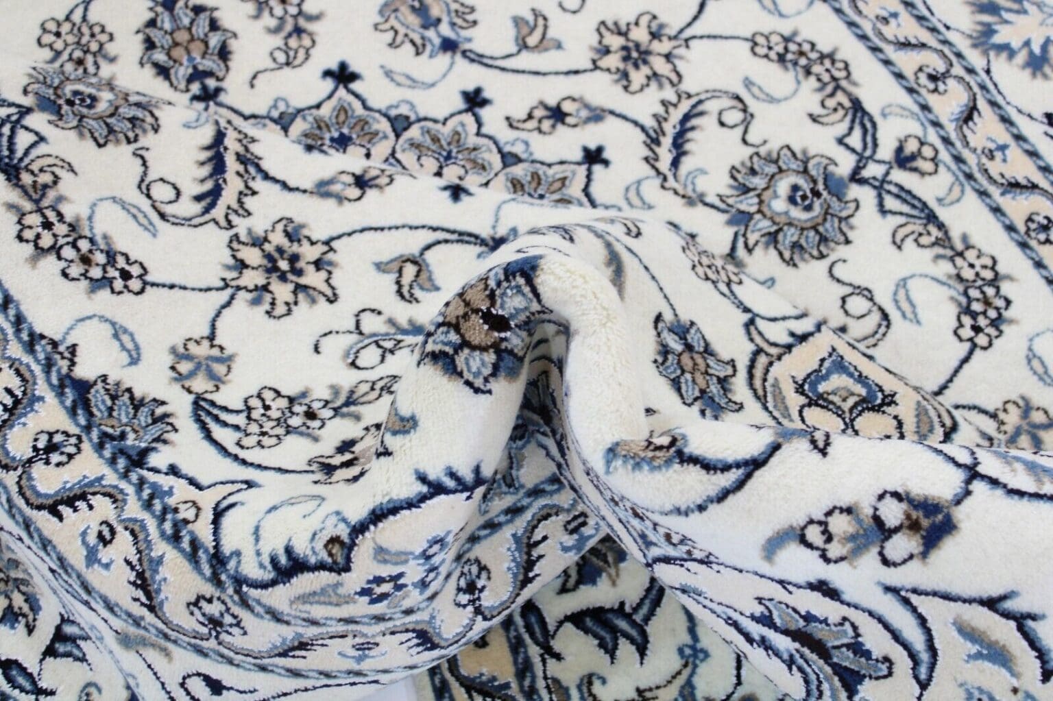 Persian Rug Nain 299 x 195 cm Wool Hand-knotted