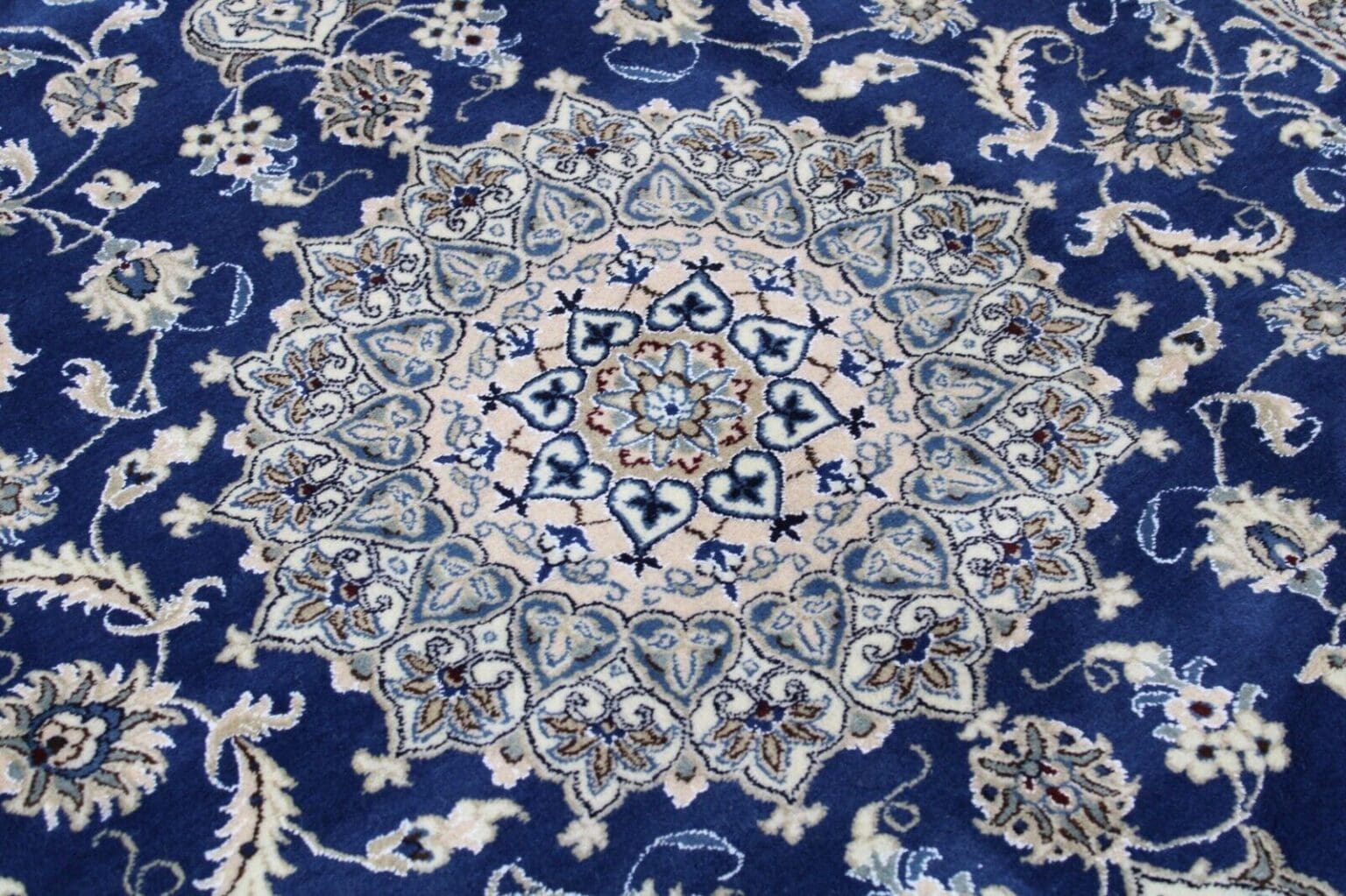 Persian Rug Nain 296 x 197 cm Wool Hand-knotted