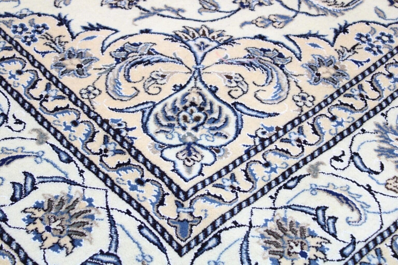 Persian Rug Nain 295 x 195 cm Wool Hand-knotted
