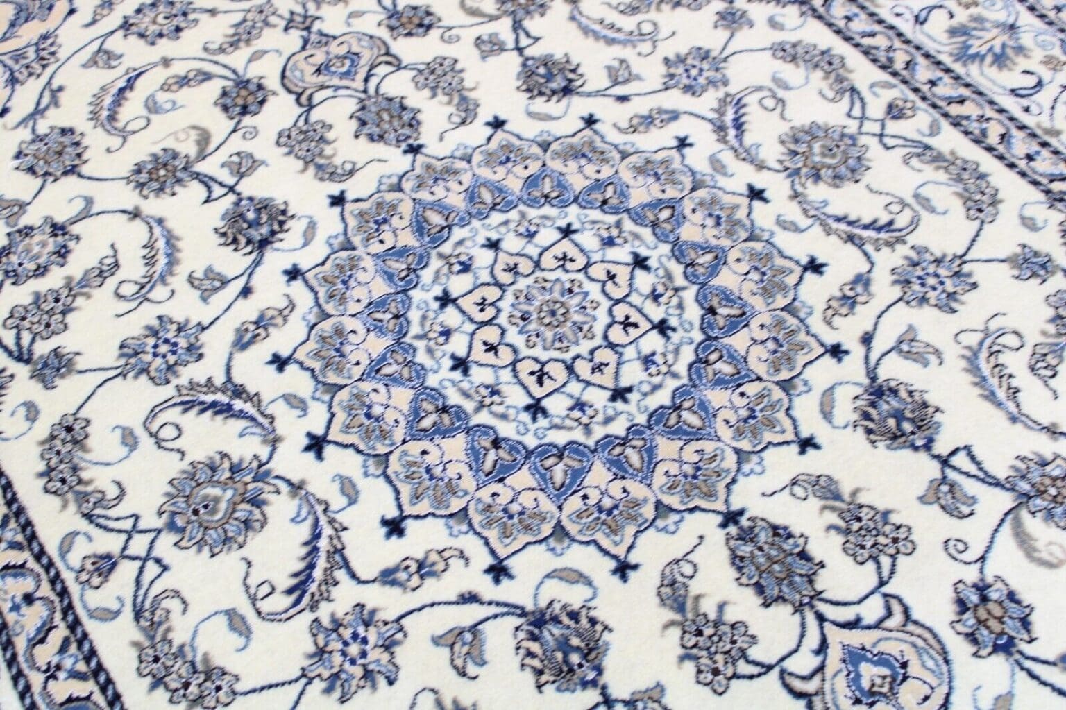 Persian Rug Nain 295 x 195 cm Wool Hand-knotted