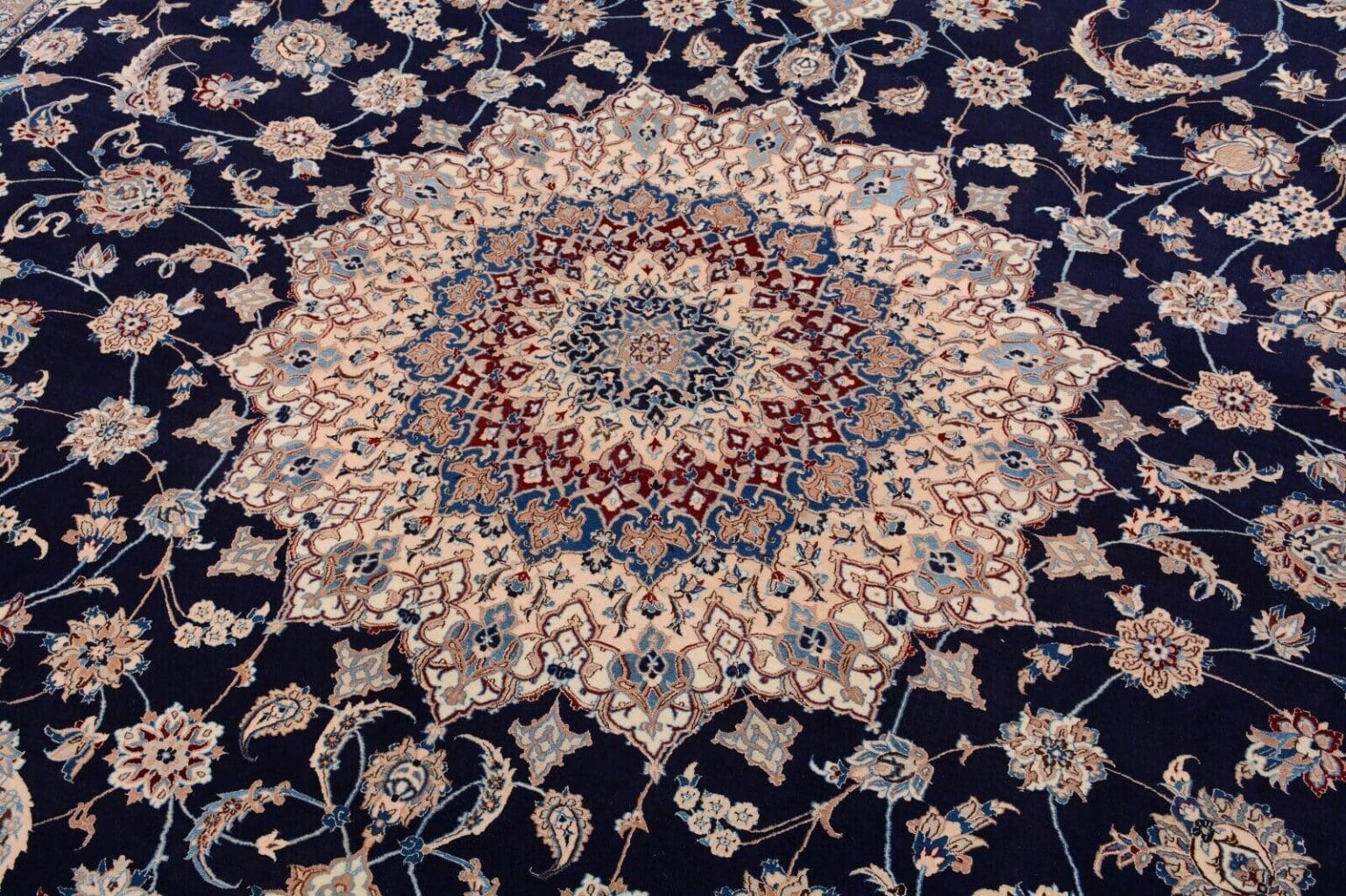 Persian Rug Nain 408 x 305 cm Wool Hand-knotted