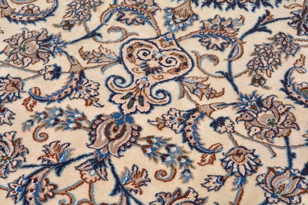 Persian Rug Nain 305 x 196 cm Wool Hand-knotted