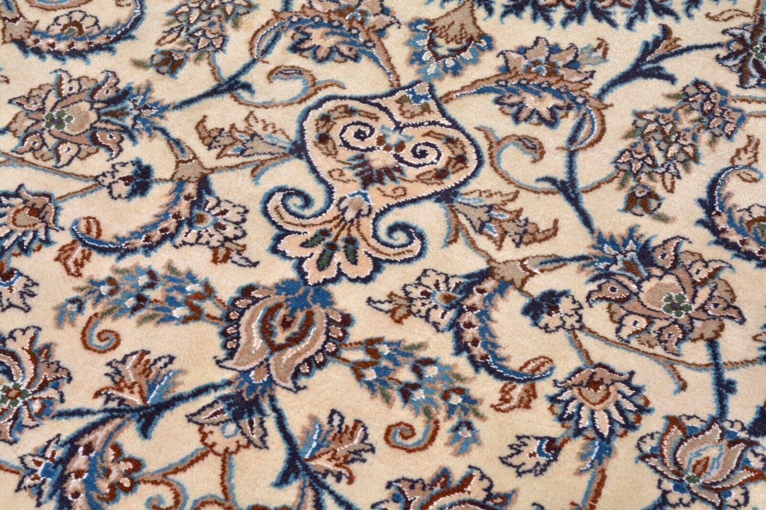 Persian Rug Nain 305 x 196 cm Wool Hand-knotted