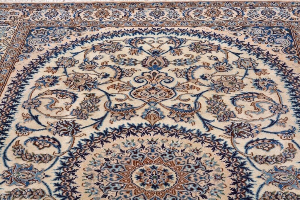 Persian Rug Nain 305 x 196 cm Wool Hand-knotted