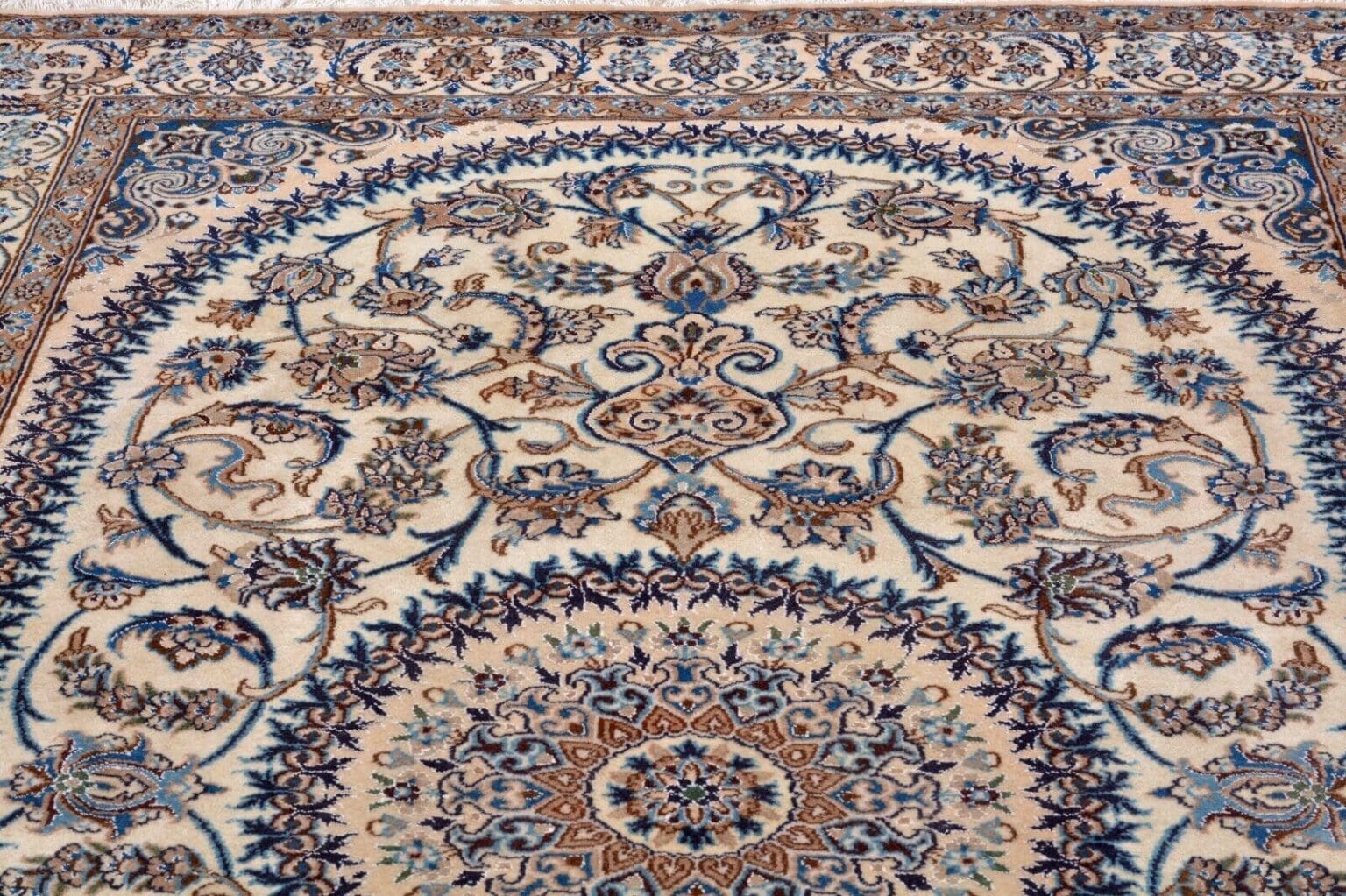 Persian Rug Nain 305 x 196 cm Wool Hand-knotted