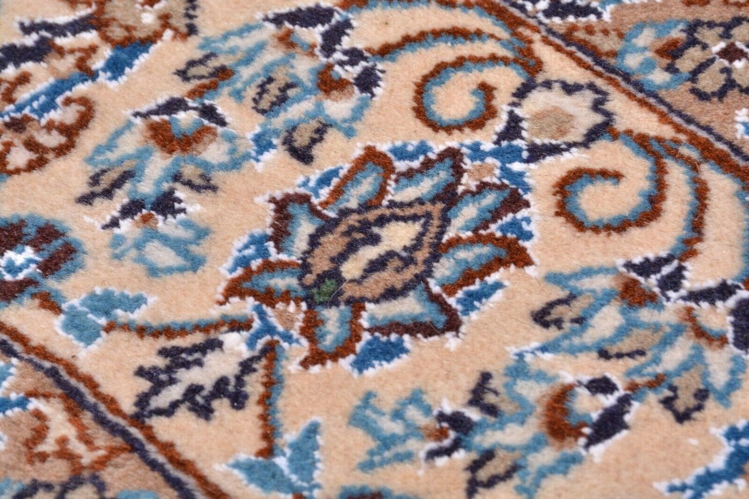 Persian Rug Nain 305 x 196 cm Wool Hand-knotted