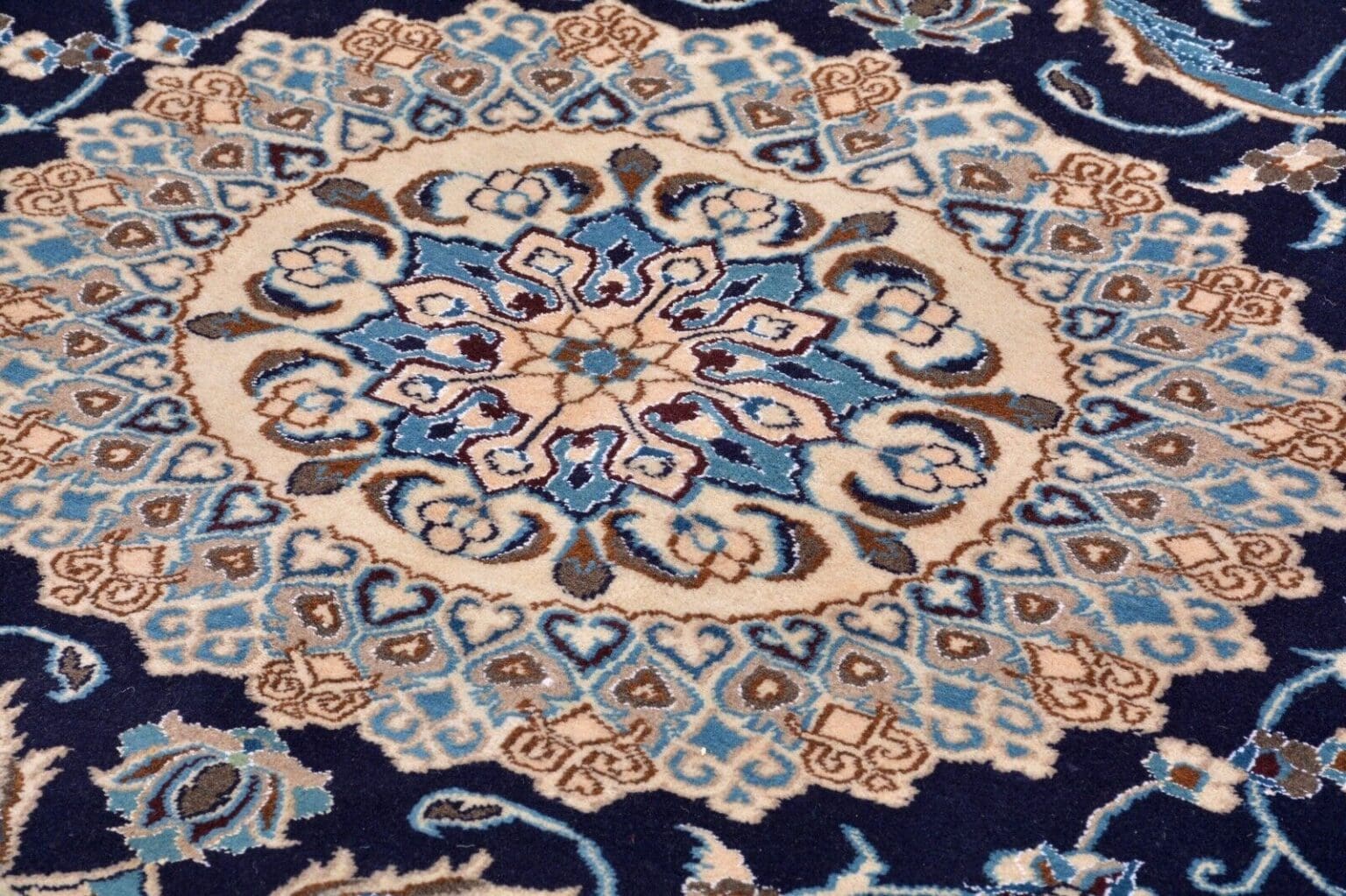 Persian Rug Nain 302 x 196 cm Wool Hand-knotted