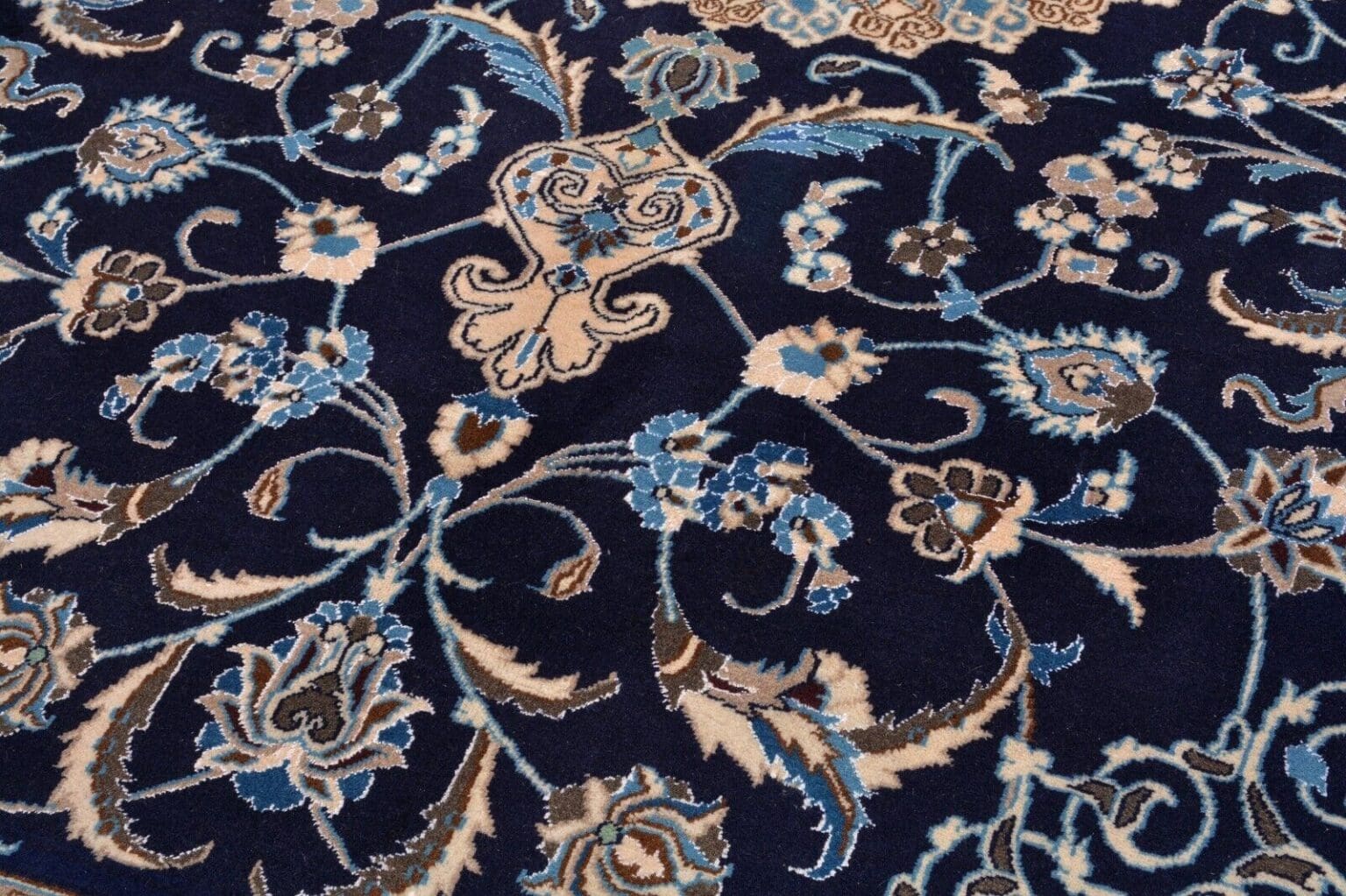 Persian Rug Nain 302 x 196 cm Wool Hand-knotted