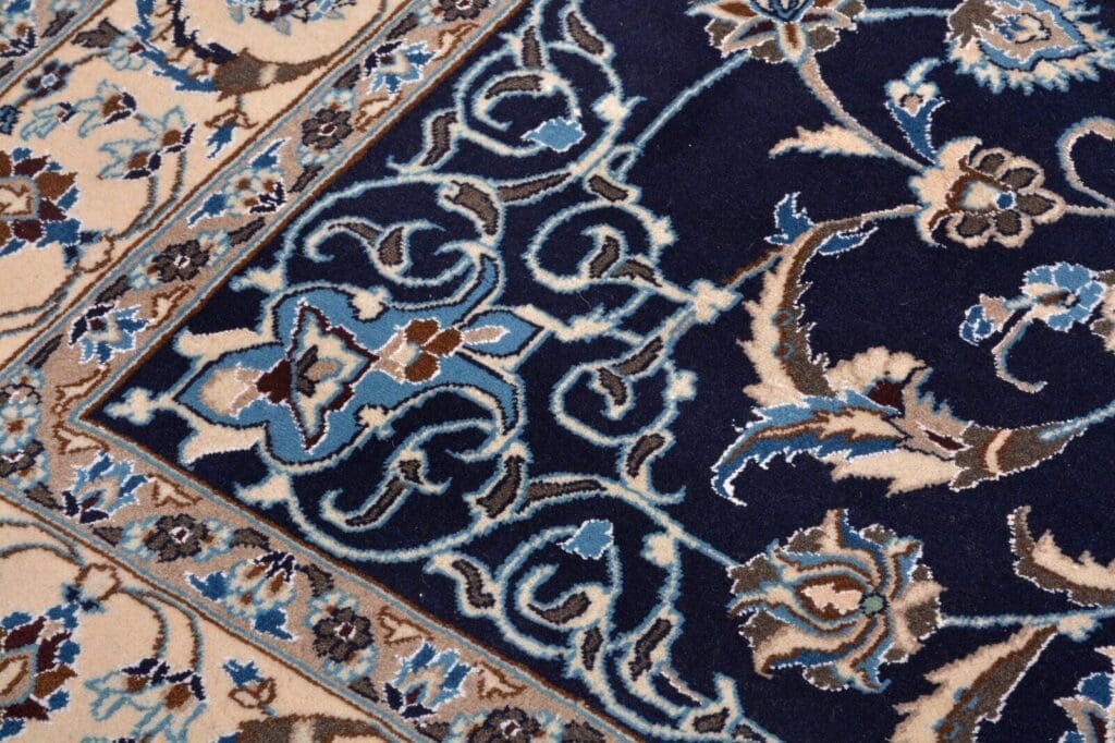 Persian Rug Nain 302 x 196 cm Wool Hand-knotted