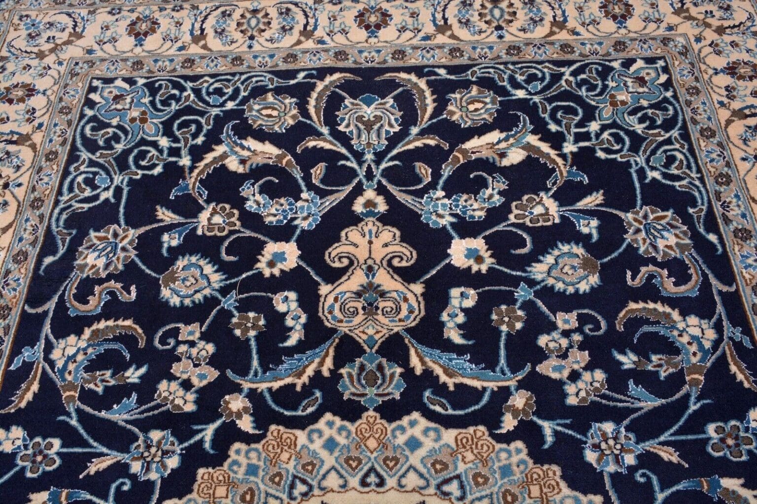 Persian Rug Nain 302 x 196 cm Wool Hand-knotted