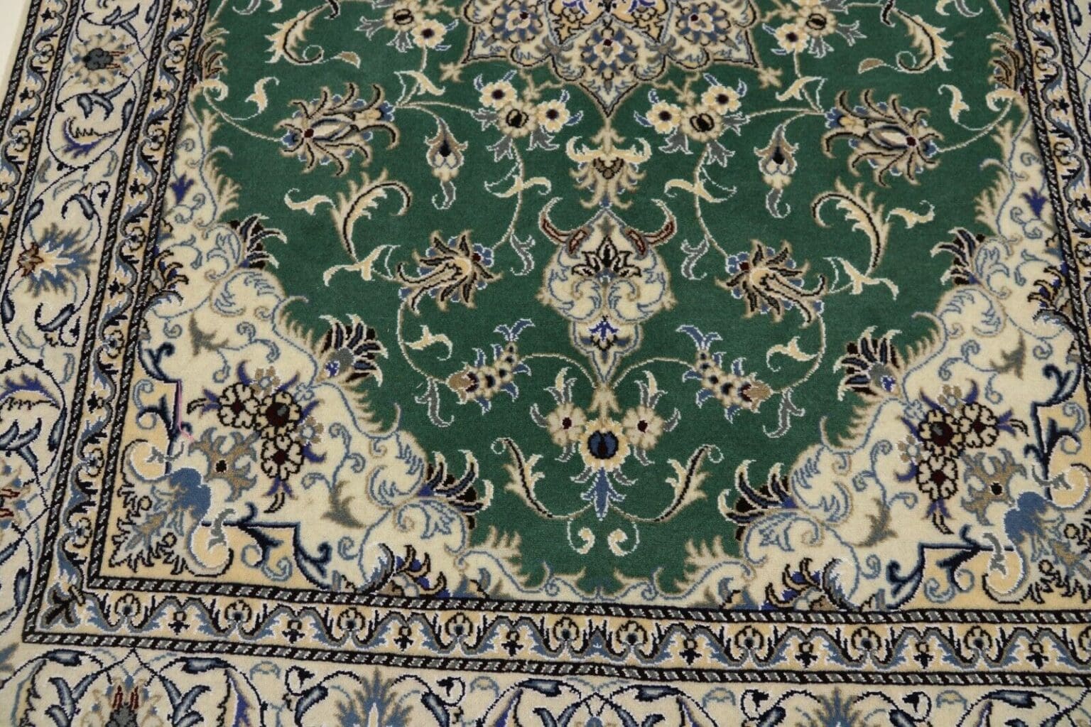 Persian Rug Nain 237 x 168 cm Wool Hand-knotted