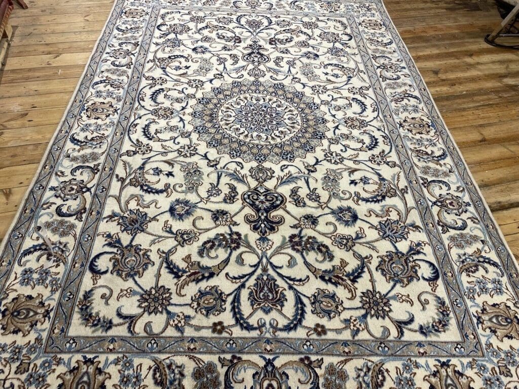 Persian Rug Nain 310x200 cm Wool Hand-knotted