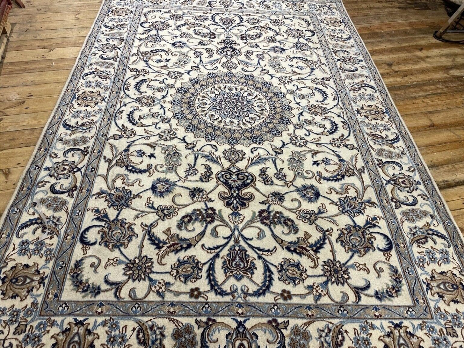 Persian Rug Nain 310x200 cm Wool Hand-knotted
