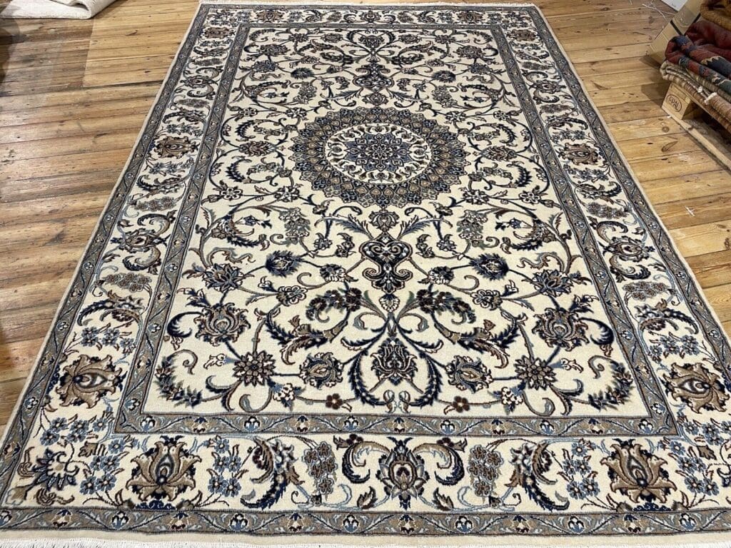 Persian Rug Nain 310x200 cm Wool Hand-knotted