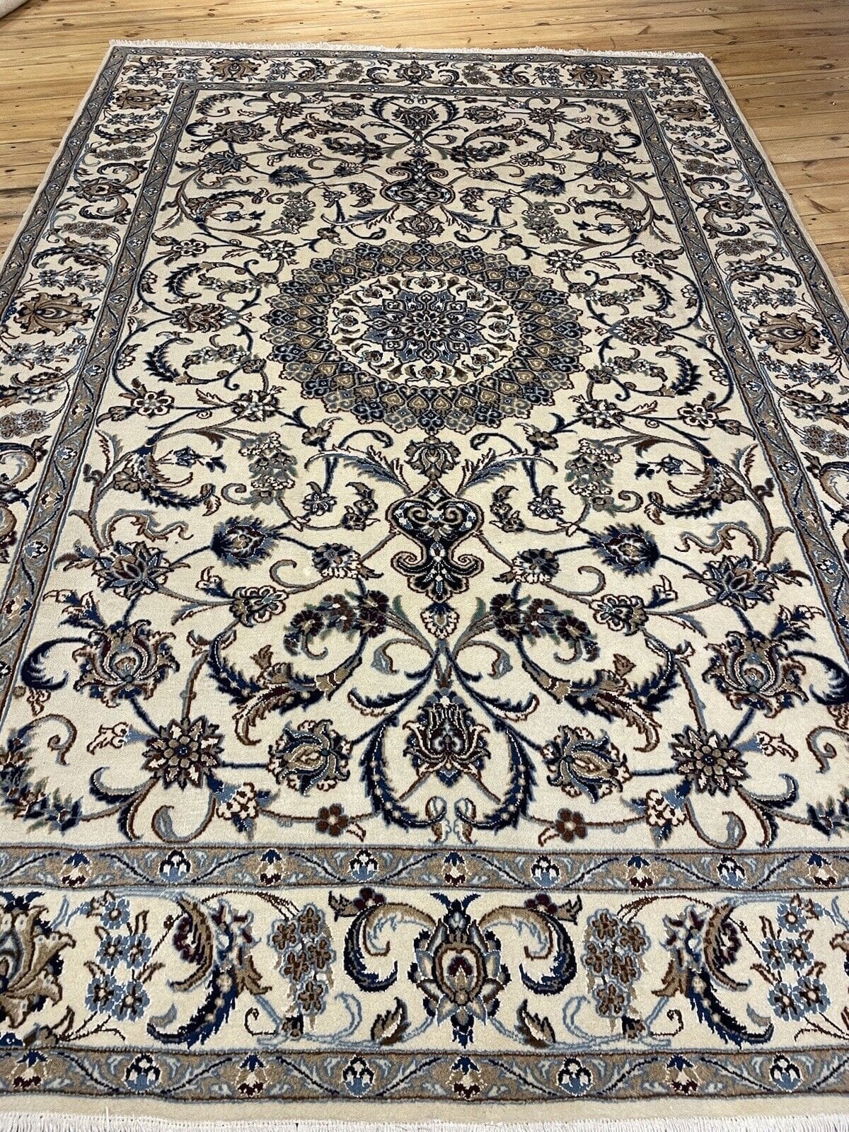 Persian Rug Nain 310x200 cm Wool Hand-knotted