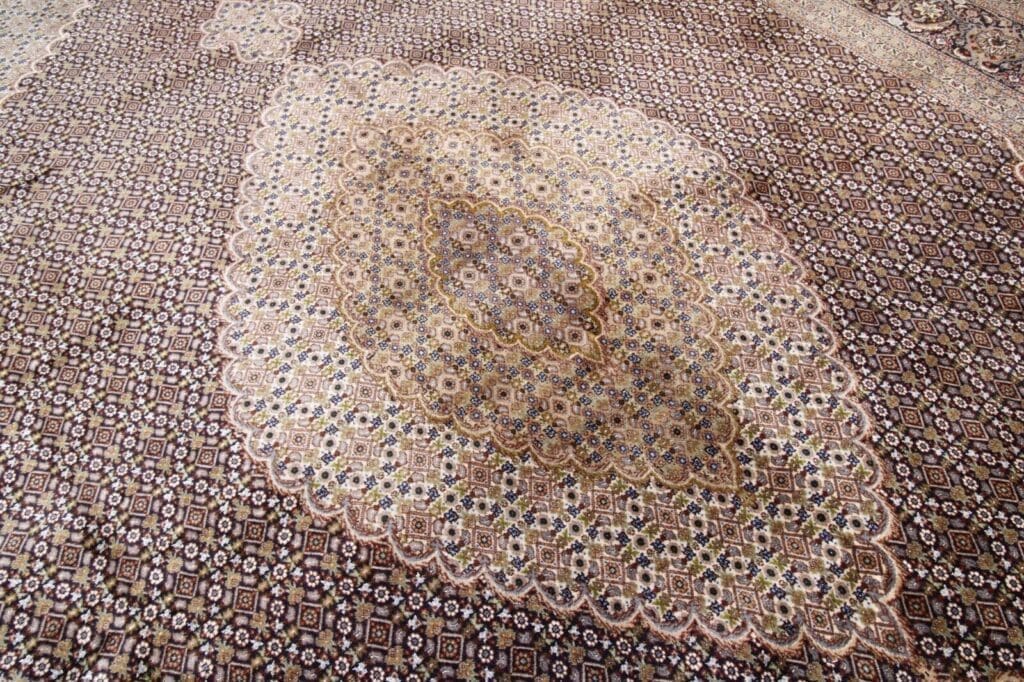 handgeknupfter-tabriz-mahi-50-raj-alt-orientteppich-400-x-302-cm-1-2 Persian Rug Tabriz 400 x 302 cm Wool Hand-knotted