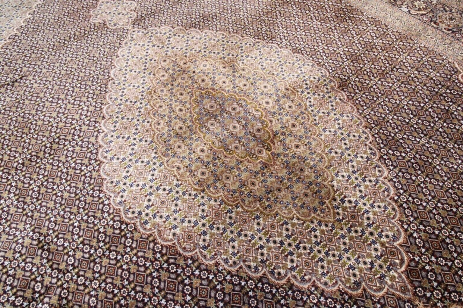 handgeknupfter-tabriz-mahi-50-raj-alt-orientteppich-400-x-302-cm-1-2 Persian Rug Tabriz 400 x 302 cm Wool Hand-knotted