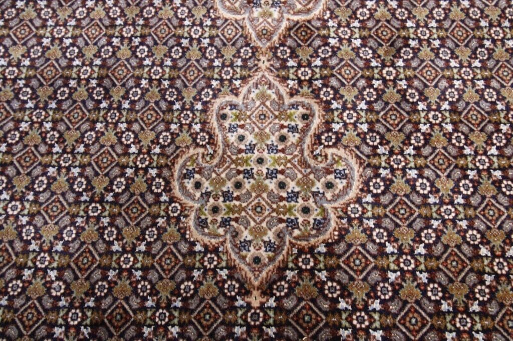 handgeknupfter-tabriz-mahi-50-raj-alt-orientteppich-400-x-302-cm-1-4 Persian Rug Tabriz 400 x 302 cm Wool Hand-knotted