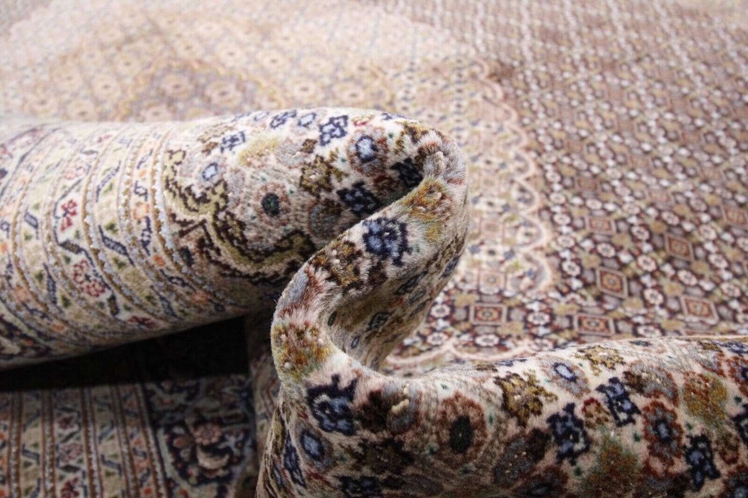 handgeknupfter-tabriz-mahi-50-raj-alt-orientteppich-400-x-302-cm-1-8 Persian Rug Tabriz 400 x 302 cm Wool Hand-knotted