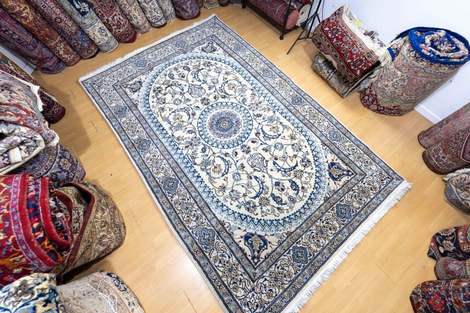 Persian Rug Nain 315 x 197 cm Wool Hand-knotted