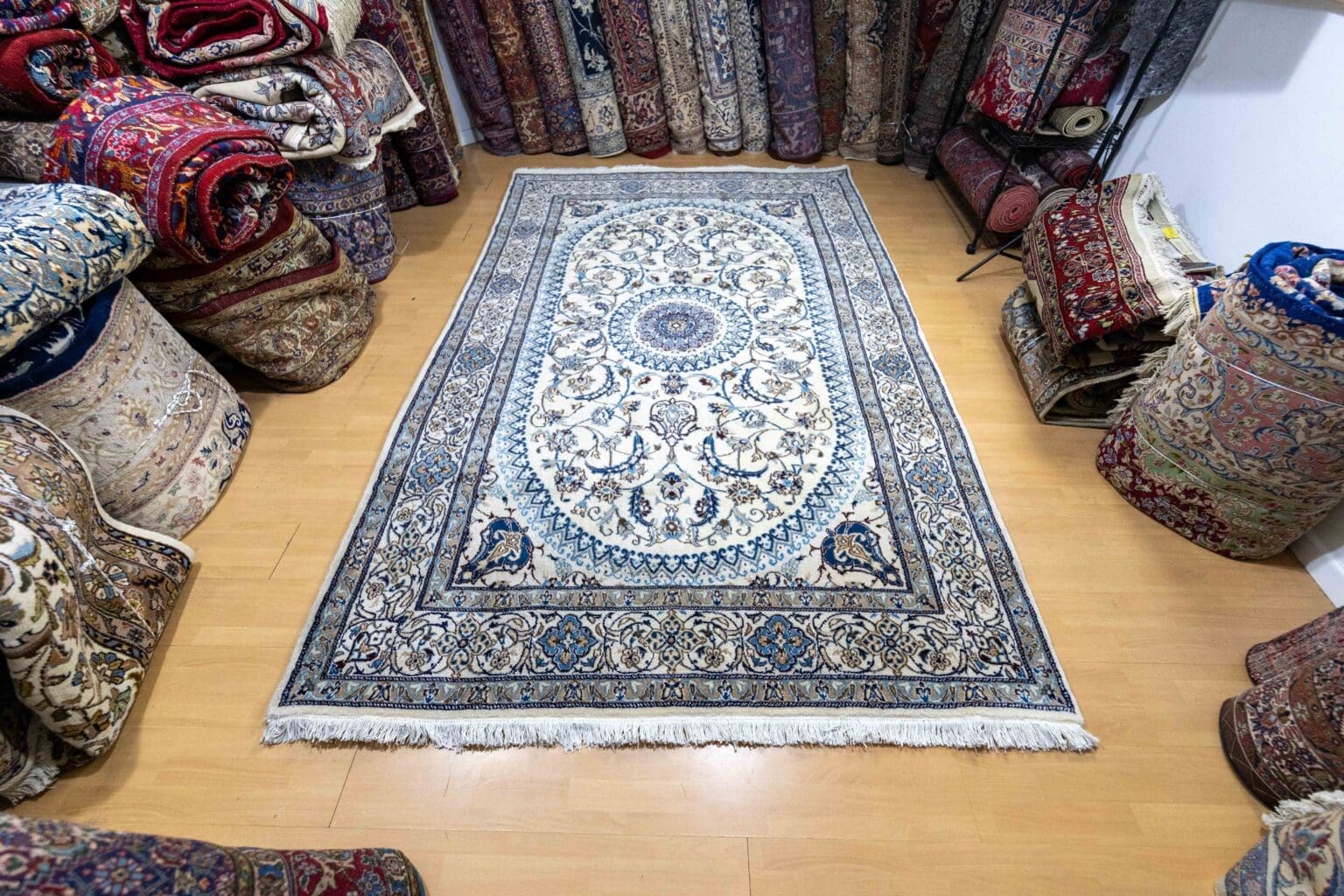 Persian Rug Nain 315 x 197 cm Wool Hand-knotted