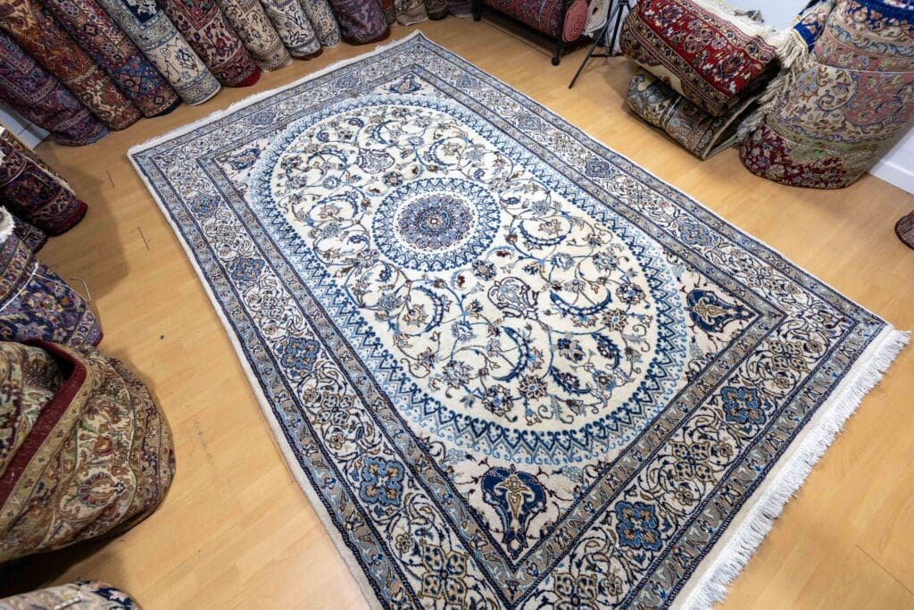Persian Rug Nain 315 x 197 cm Wool Hand-knotted