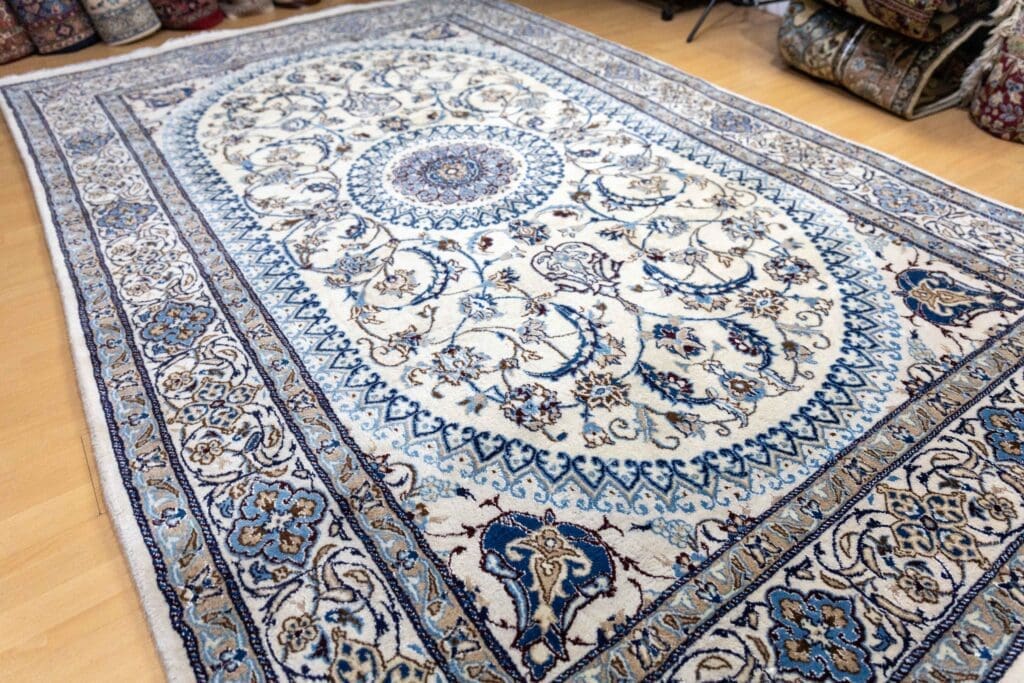 Persian Rug Nain 315 x 197 cm Wool Hand-knotted