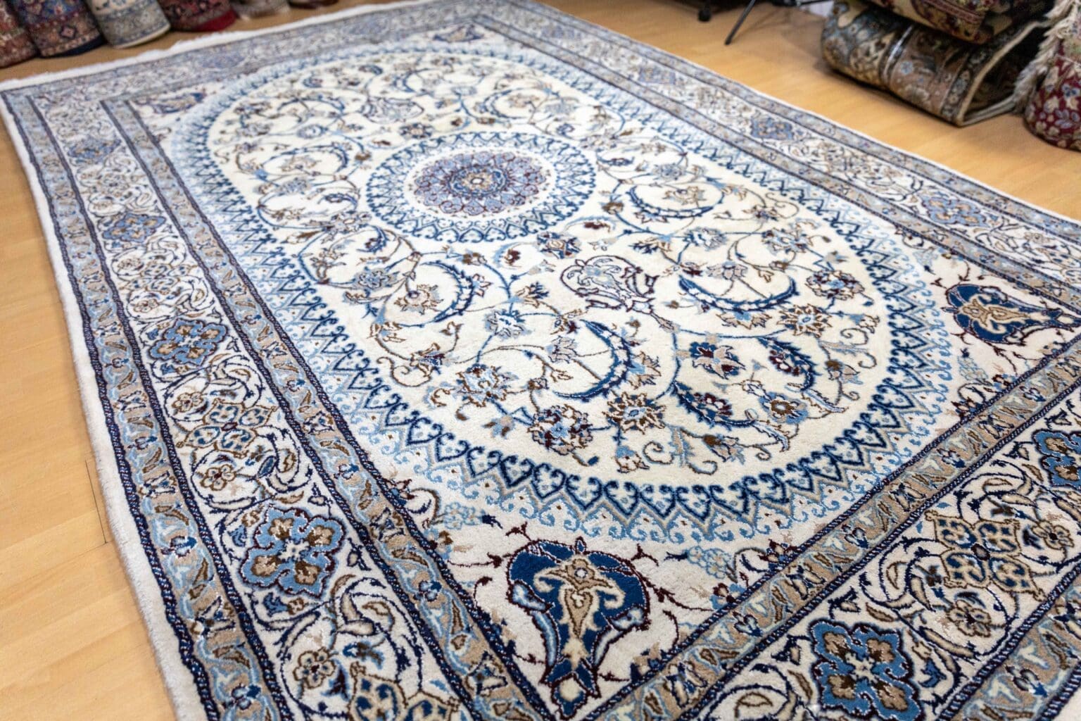 Persian Rug Nain 315 x 197 cm Wool Hand-knotted