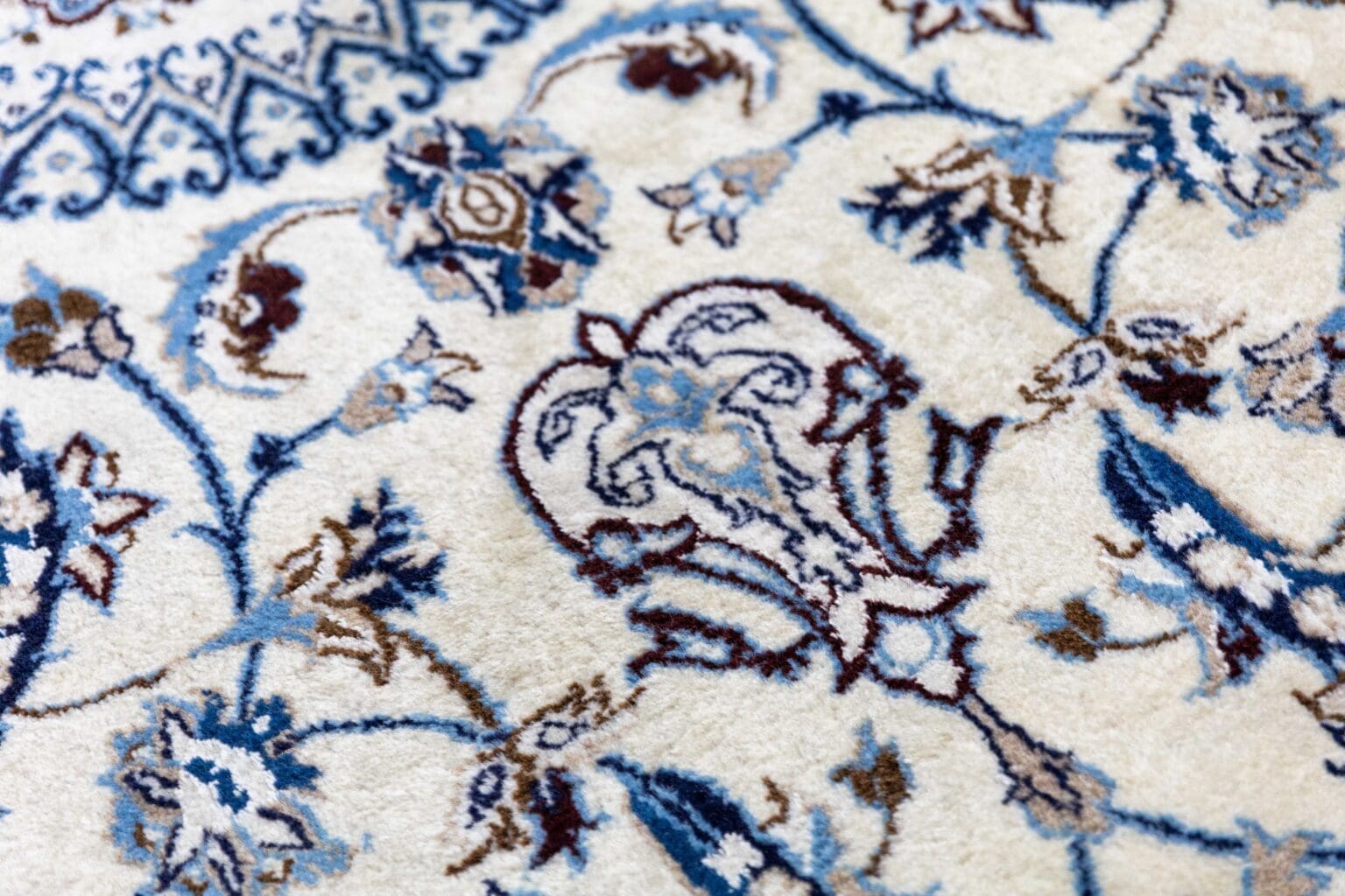 Persian Rug Nain 315 x 197 cm Wool Hand-knotted
