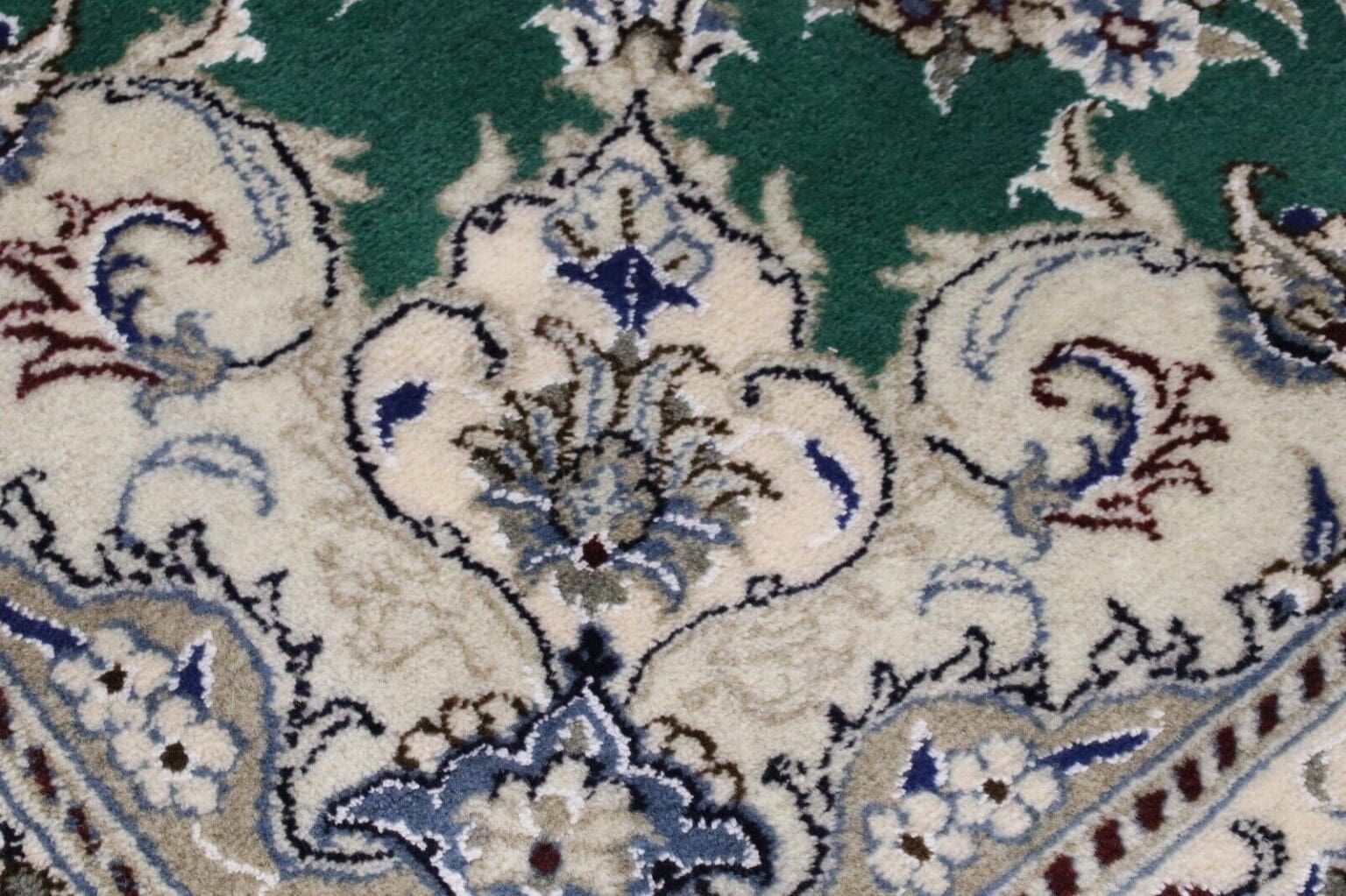 Persian Rug Nain 294 x 193 cm Wool Hand-knotted