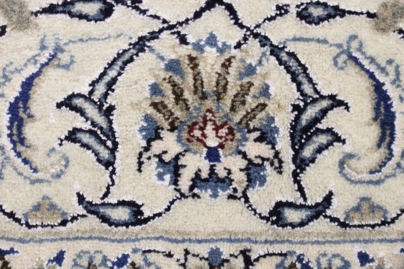 Persian Rug Nain 294 x 193 cm Wool Hand-knotted