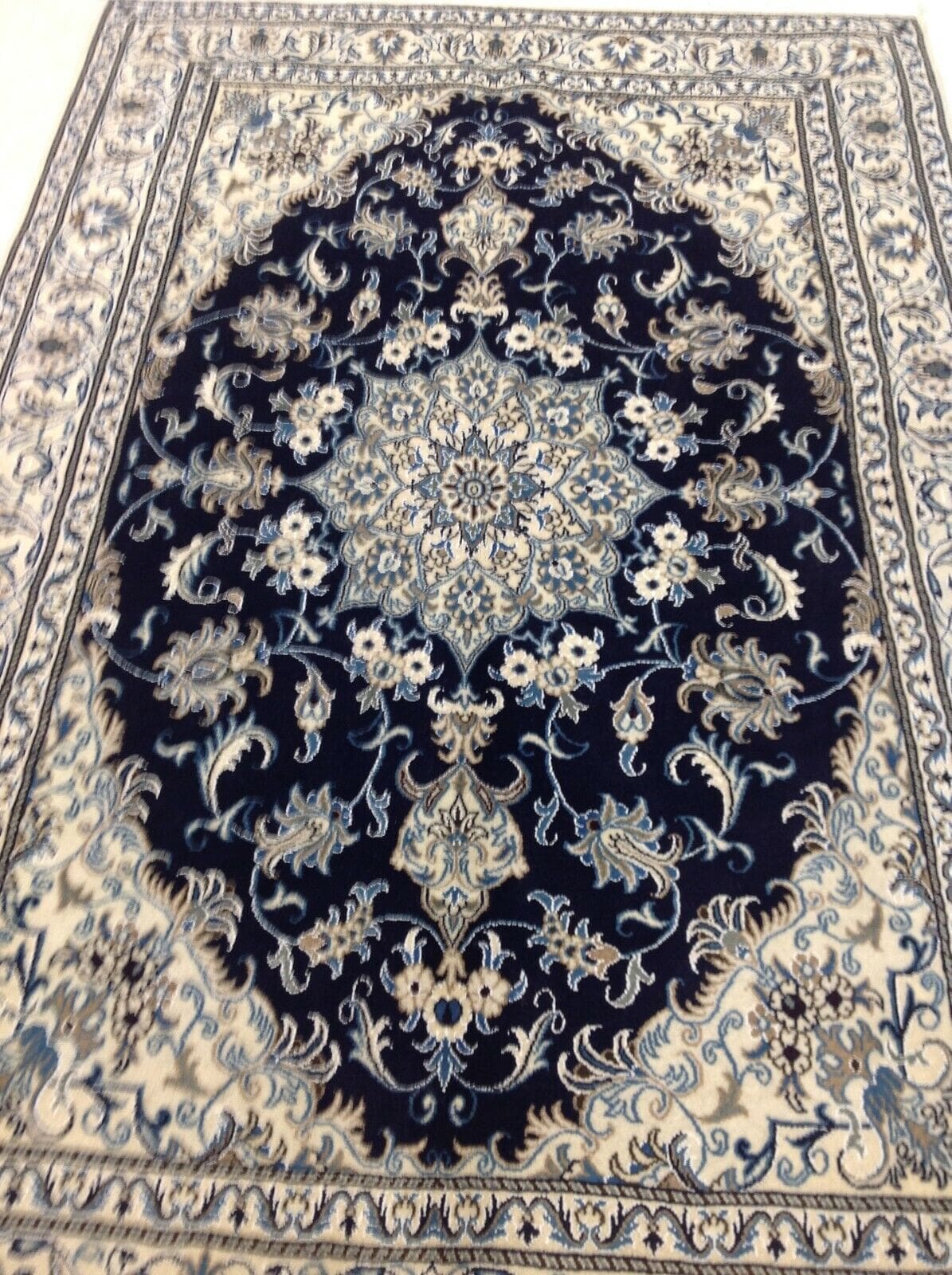 Persian Rug Nain 245 x 164 cm Wool Hand-knotted