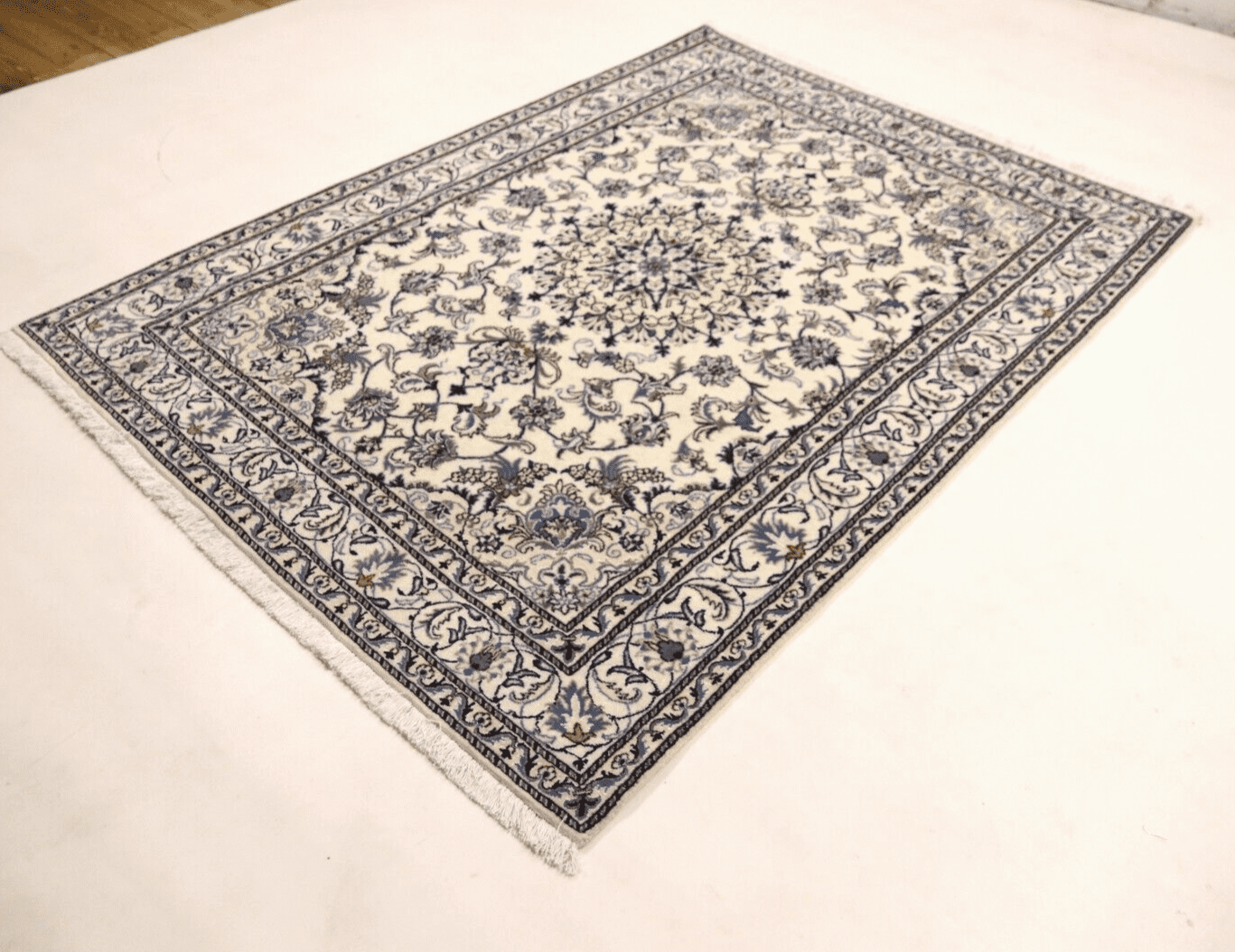 Persian Rug Nain 232 x 163 cm Wool Hand-knotted