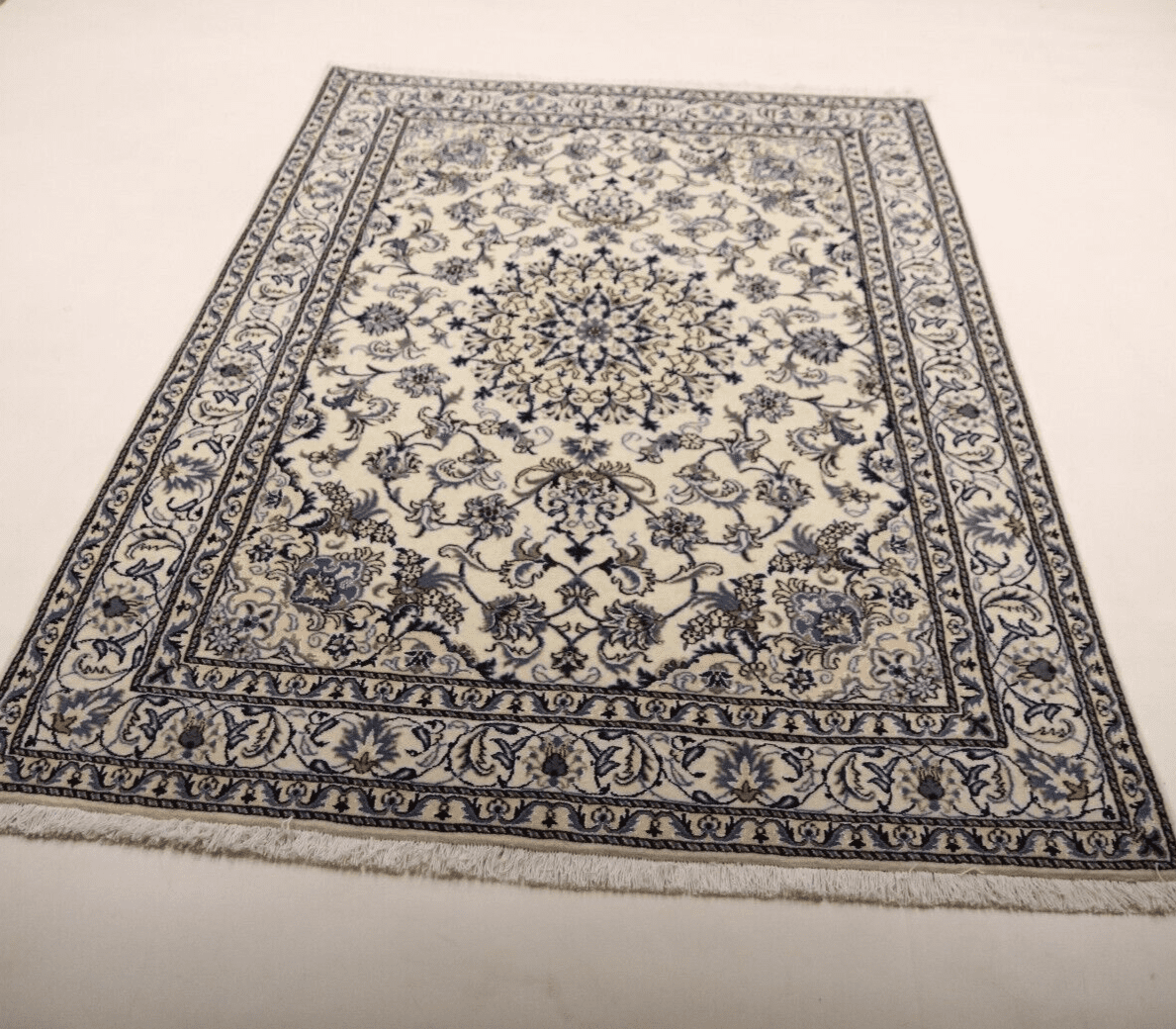 Persian Rug Nain 232 x 163 cm Wool Hand-knotted