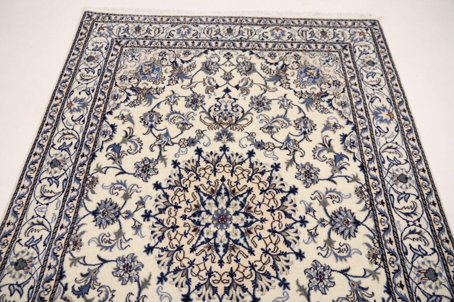 Persian Rug Nain 232 x 163 cm Wool Hand-knotted