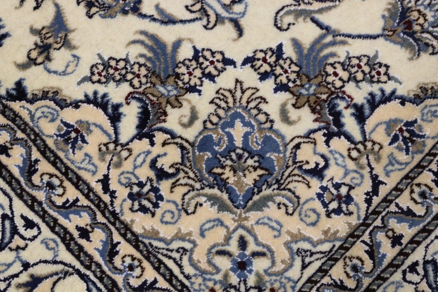 Persian Rug Nain 232 x 163 cm Wool Hand-knotted
