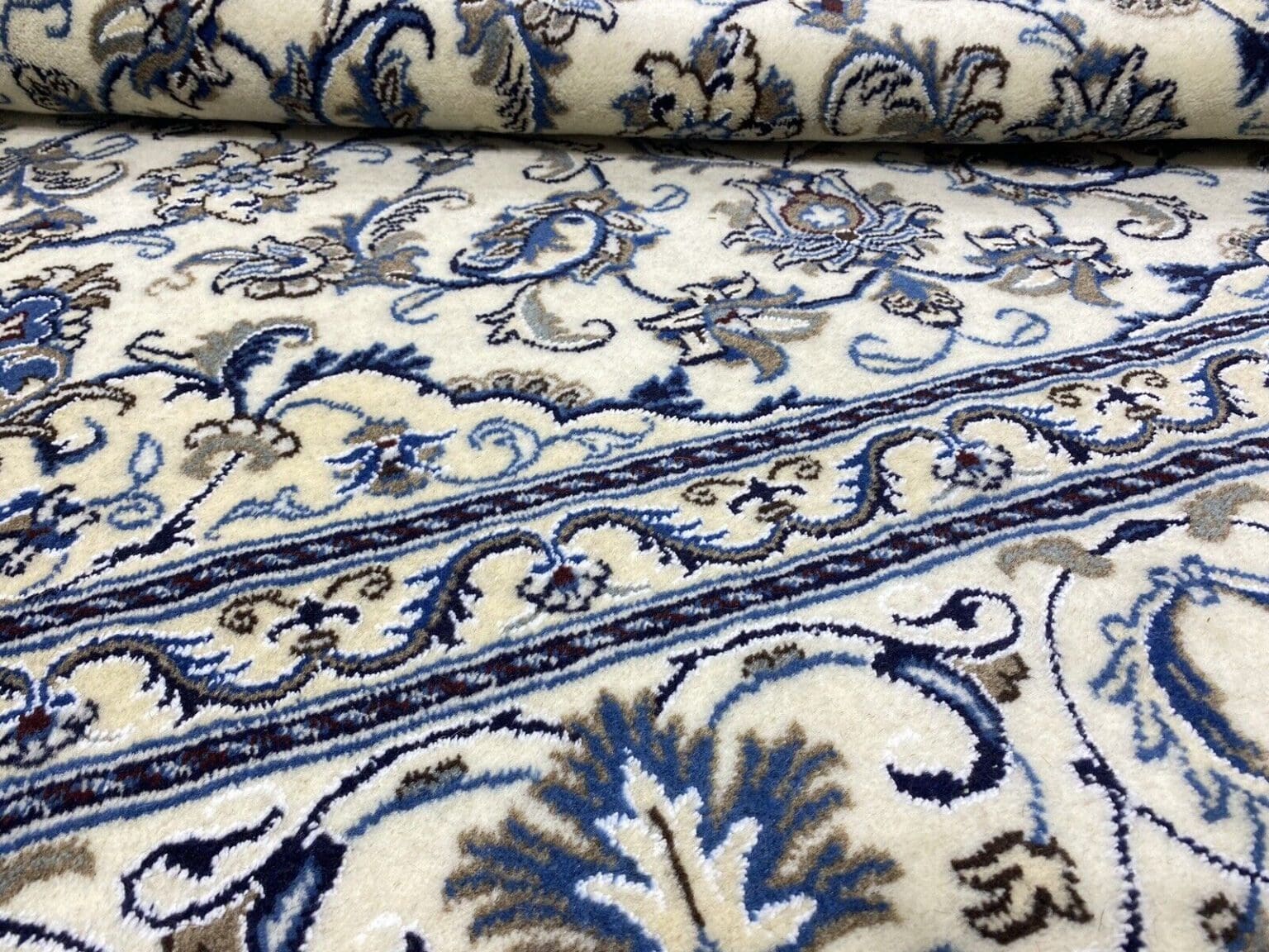 Persian Rug Nain 207 x 193 cm Wool Hand-knotted