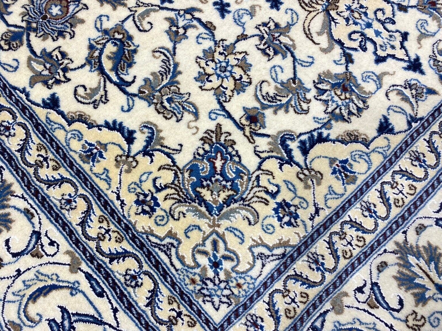 Persian Rug Nain 207 x 193 cm Wool Hand-knotted