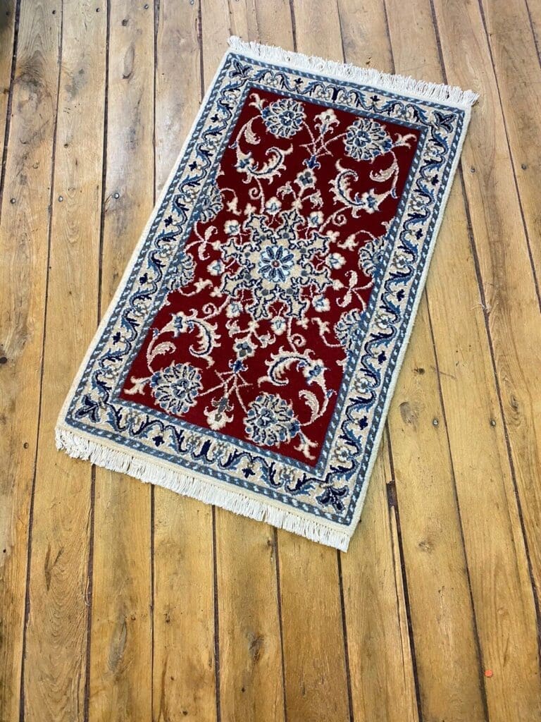 Persian Rug Nain 90 x 60 cm Wool Hand-knotted