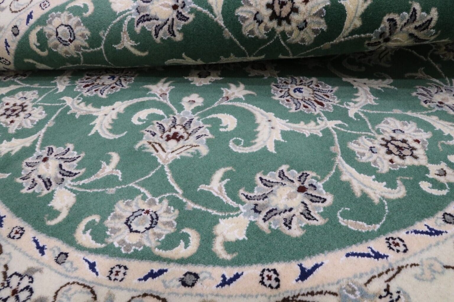 perserteppich-rund-150x150-cm-300000-knoten-m-90-schurwolle-10-1-1 Persian Rug Nain 150 x 150 cm Wool Hand-knotted