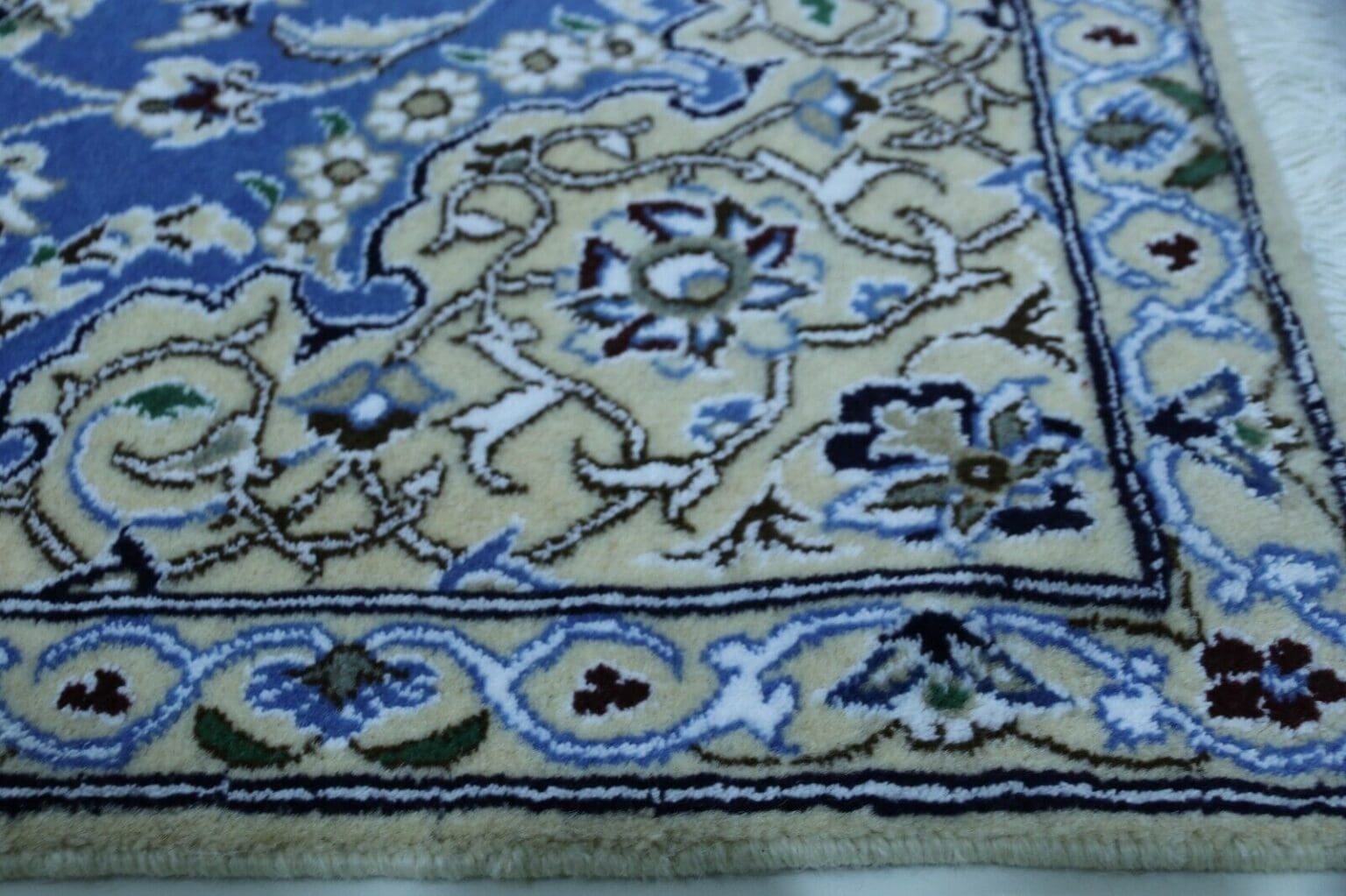 Persian Rug Nain 135 x 91 cm Wool Hand-knotted