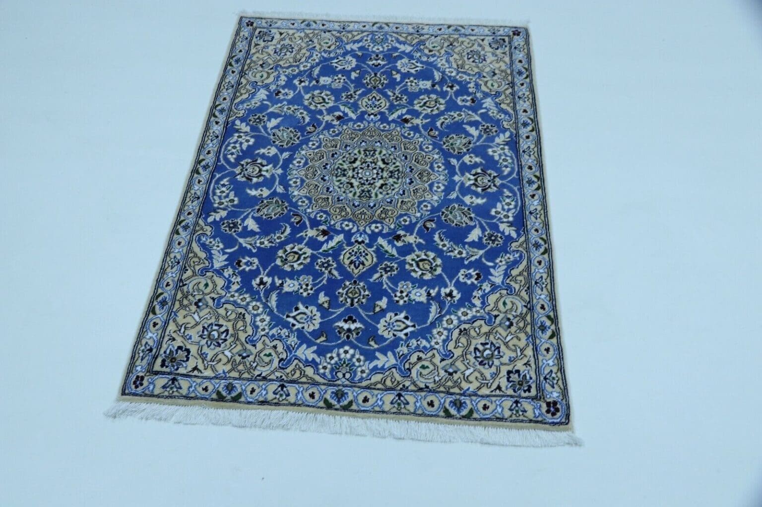 Persian Rug Nain 135 x 91 cm Wool Hand-knotted