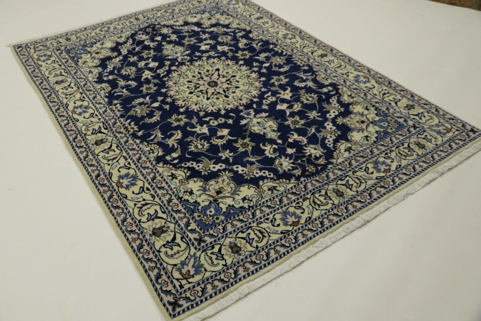 wunderschoner-orientteppich-super-nain-mit-seide-230-x-169-cm-300000 Persian Rug Nain 230 x 169 cm Wool Hand-knotted