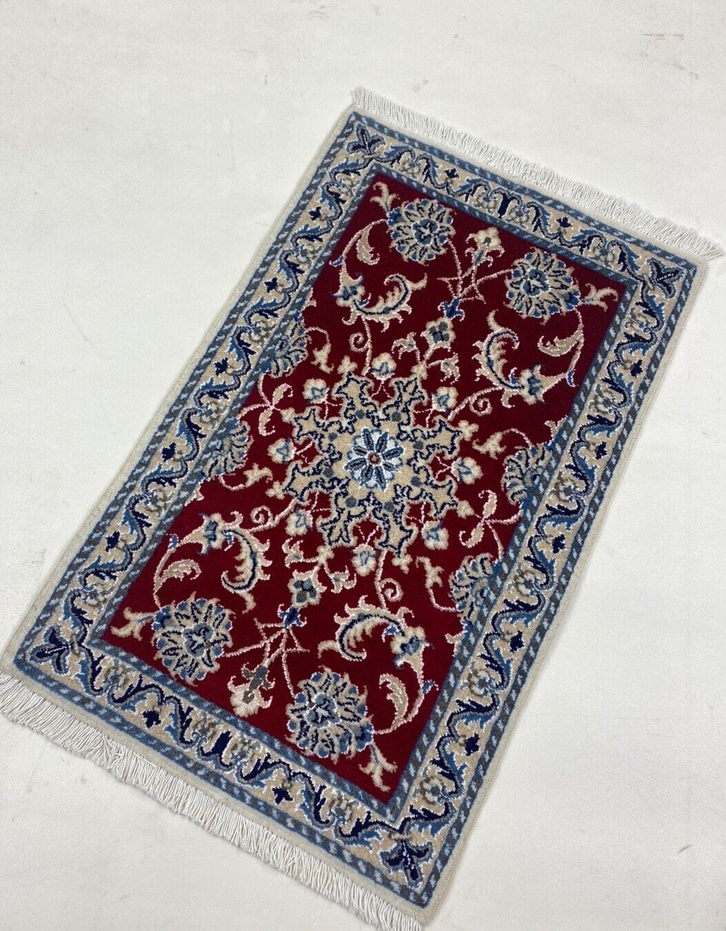 Persian Rug Nain 90 x 60 cm Wool Hand-knotted